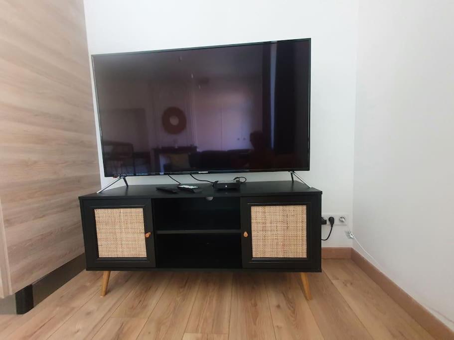 Apartment -garrigue- Face A La Cite Medievale Terrasse Classe 4☆ *